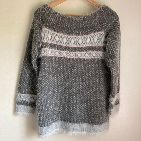 Sleeping on snow Anthropologie women’s off the shoulder style sweater - Picture 4 of 9